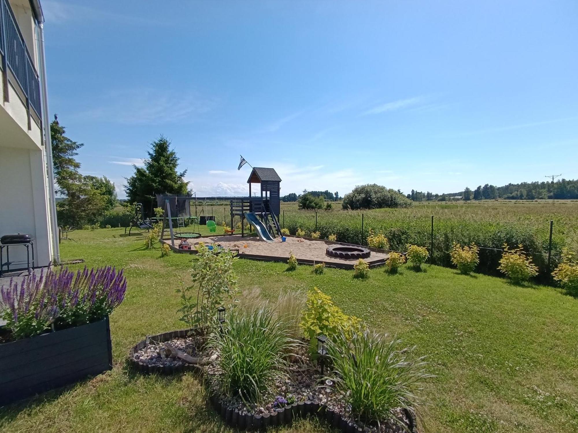 Apartamenty Poswiata - Dwupokojowe, Komfortowe, O Wielkosci Domku, Ze Wspanialym Widokiem Na Laki Bobolin Exterior foto